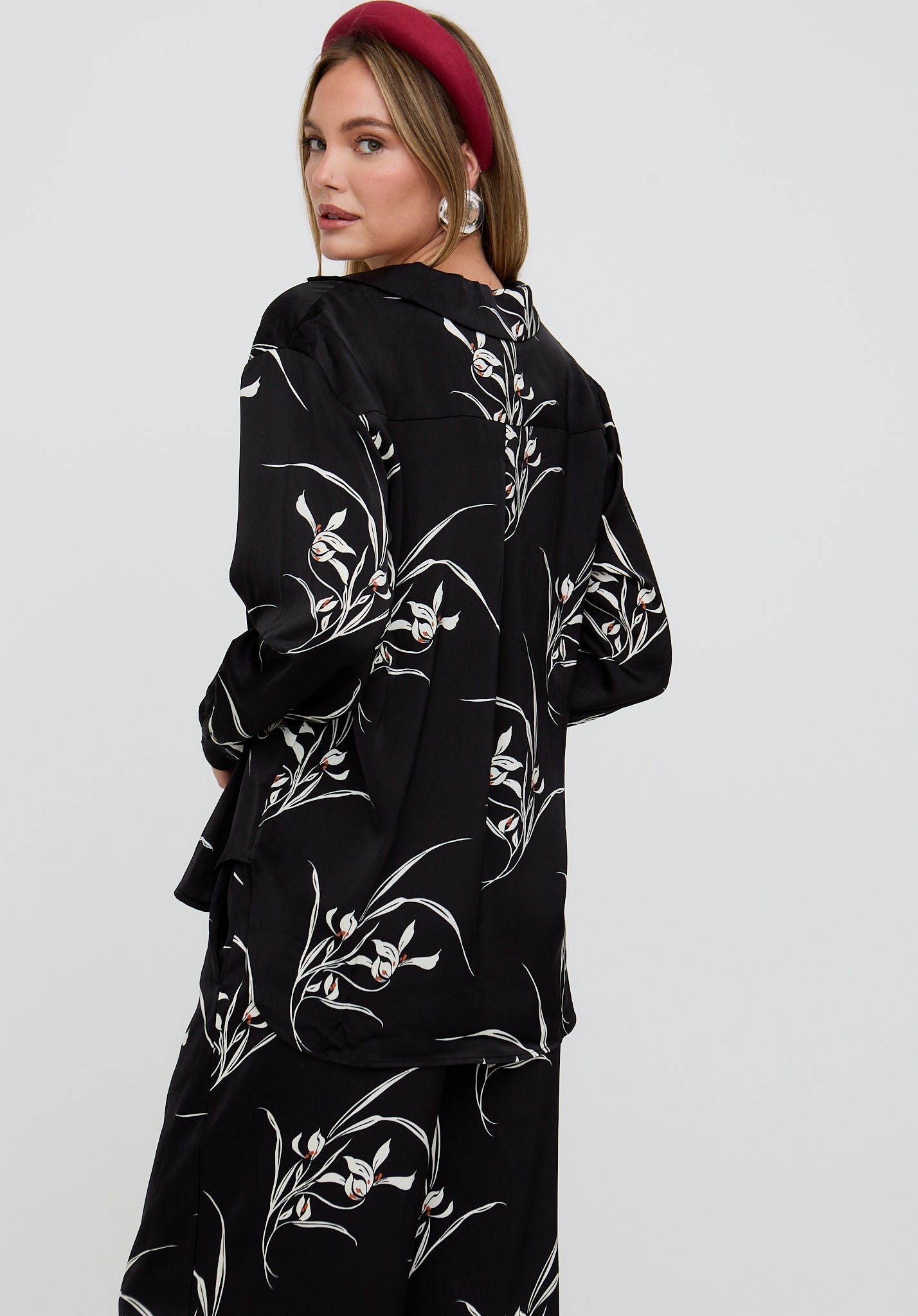 Lillibet Large Floral Print Shirt In Black