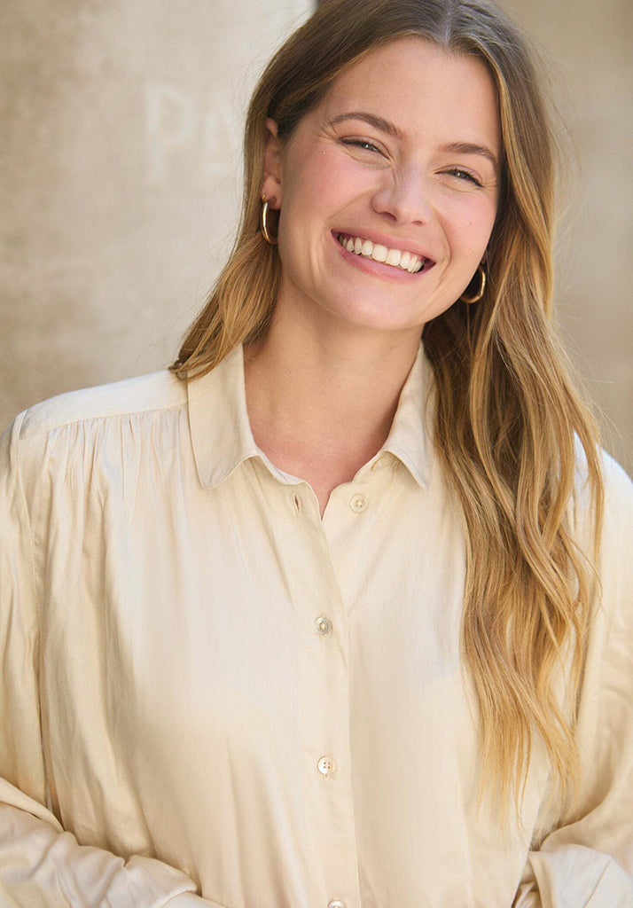 Model wearing Marrianne Peter Pan Collar Shirt In Cream - image 3