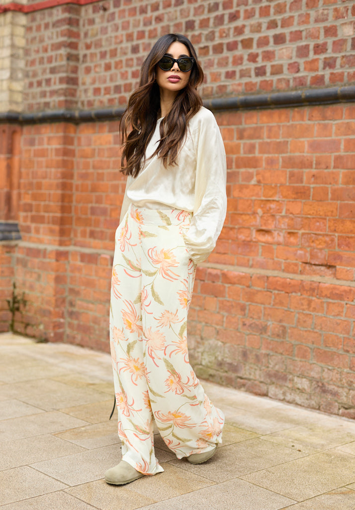 Wide Leg Floral Printed Trouser with deep waistband and pockets