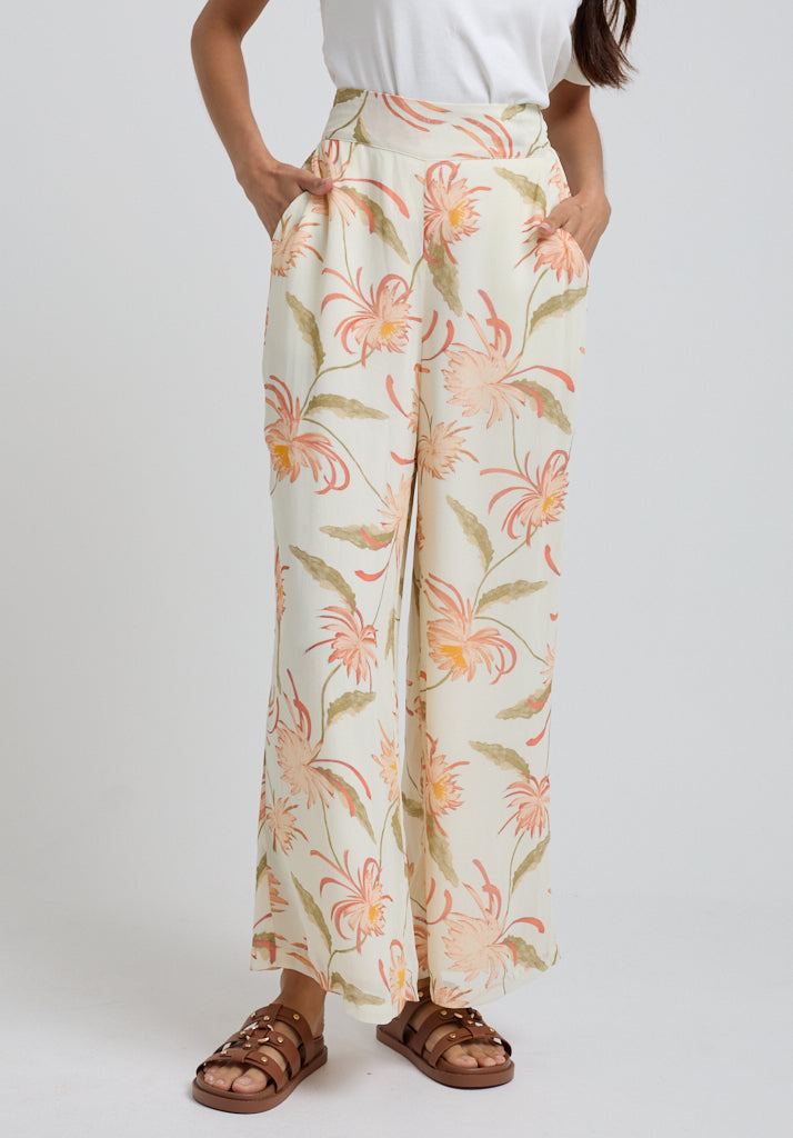 Wide Leg Floral Printed Trouser with deep waistband and pockets Close Up shot