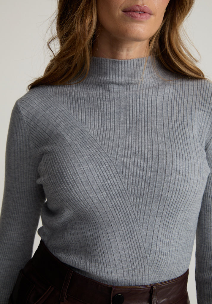 Beatrice Roll Neck Jumper In Grey