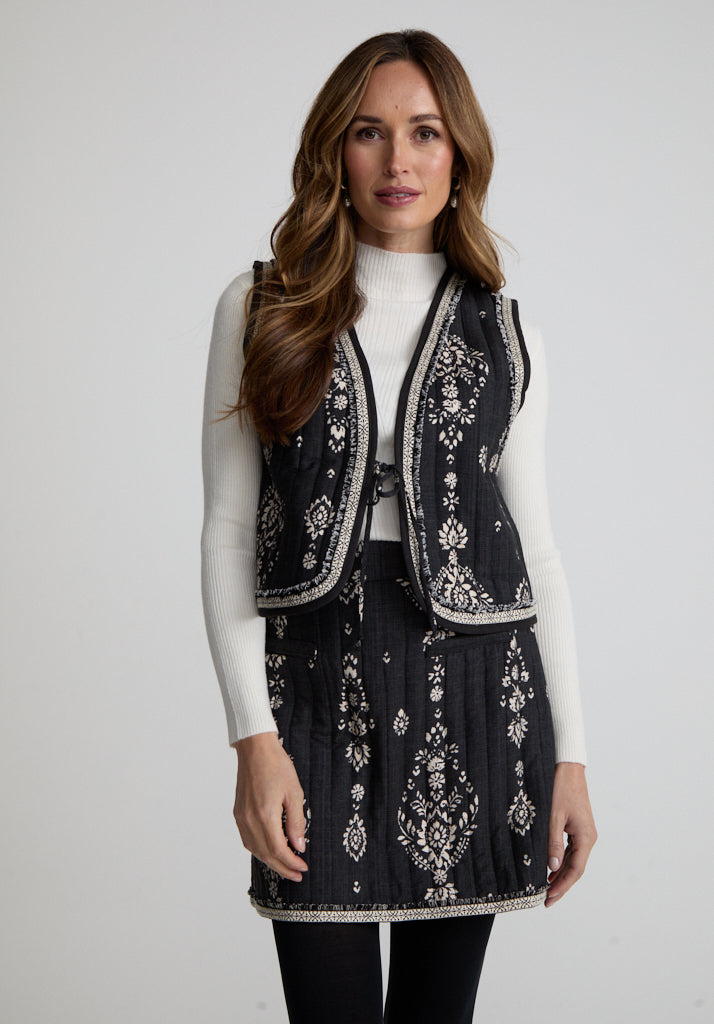 Nala Quilted Floral Print Gilet In Black