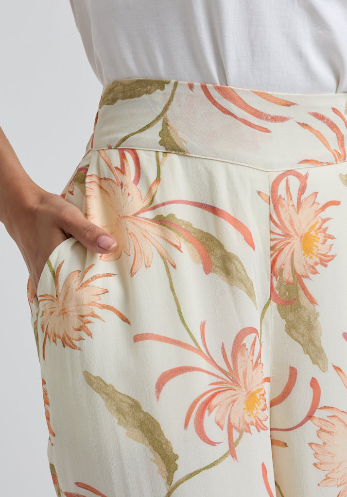 Wide Leg Floral Printed Trouser with deep waistband and pockets close up shot