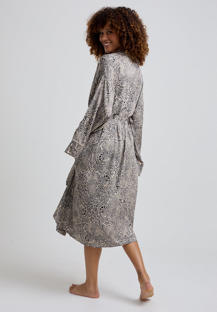 Corina Hidden Leopard Robe in Cream